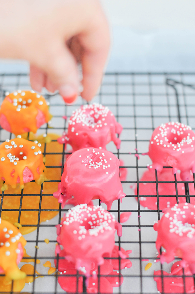 Taste It \ Pink Strawberry Mini Donuts 