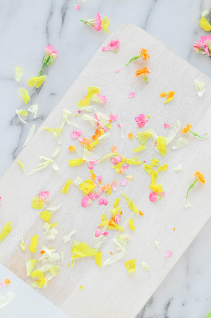 DIY Edible Flower Macarons