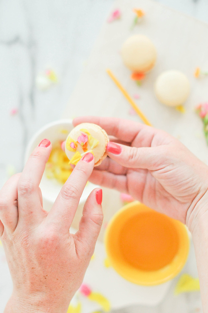 DIY Edible Flower Macarons