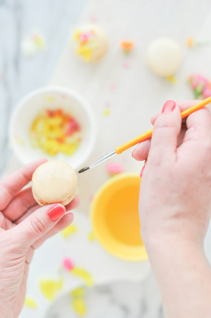 DIY Edible Flower Macarons