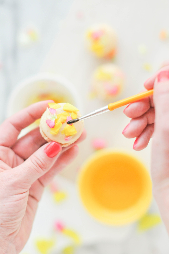 DIY Edible Flower Macarons