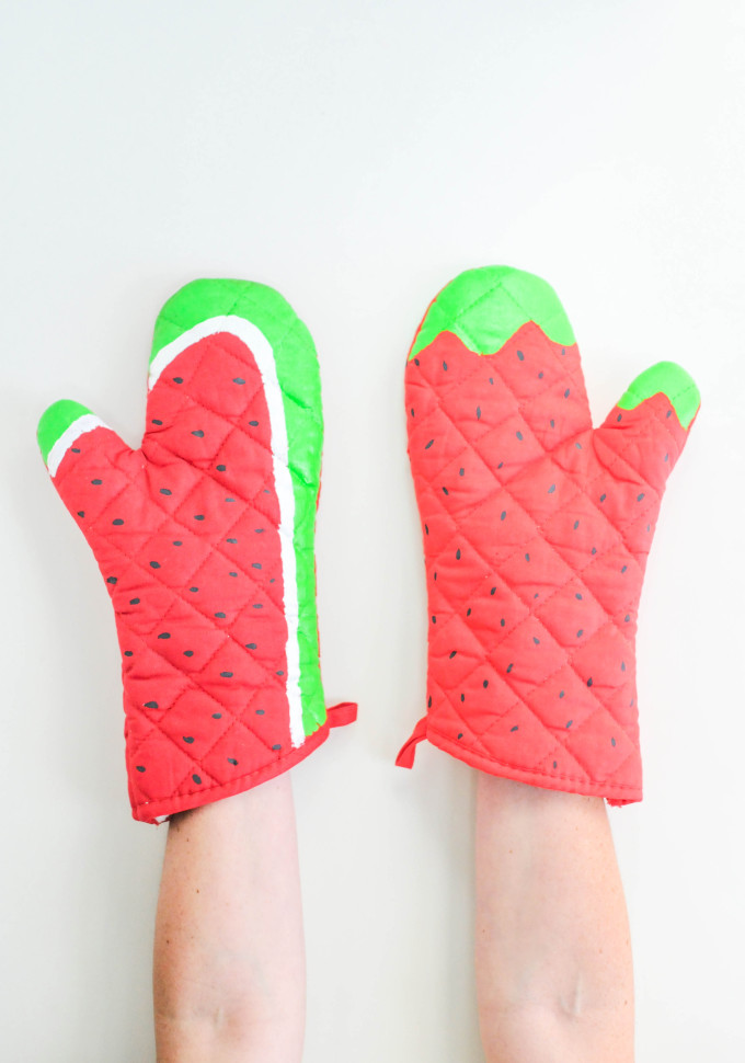 Strawberry Fingertip Oven Mitts