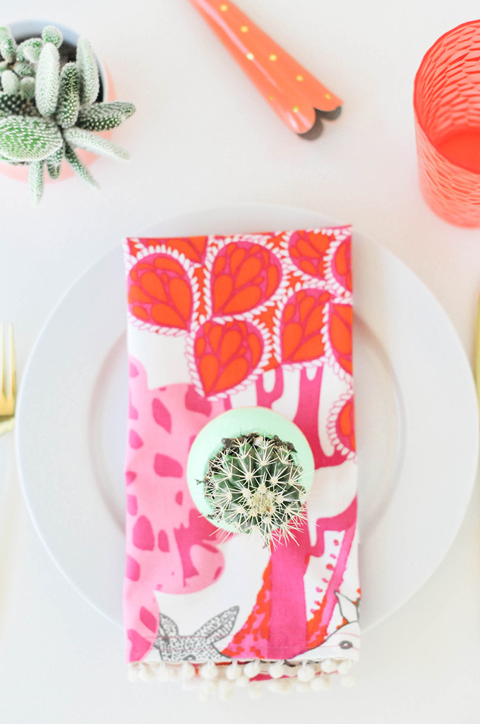 DIY Pom Pom Dinner Napkins