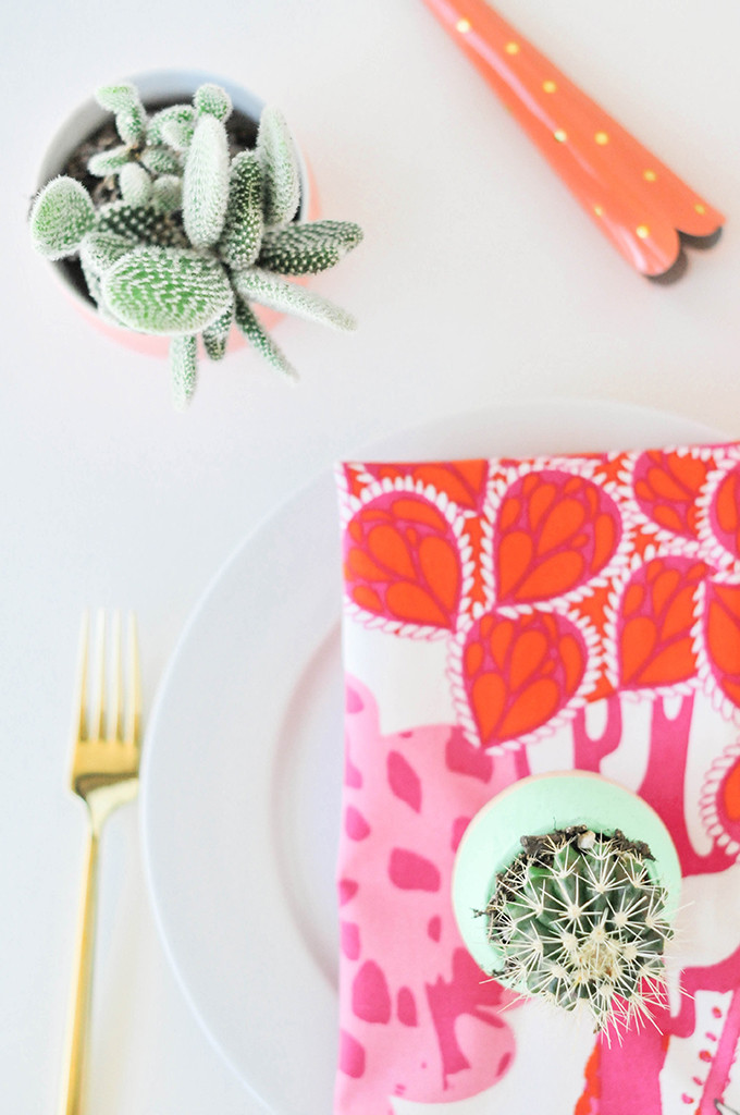 DIY Pom Pom Dinner Napkins