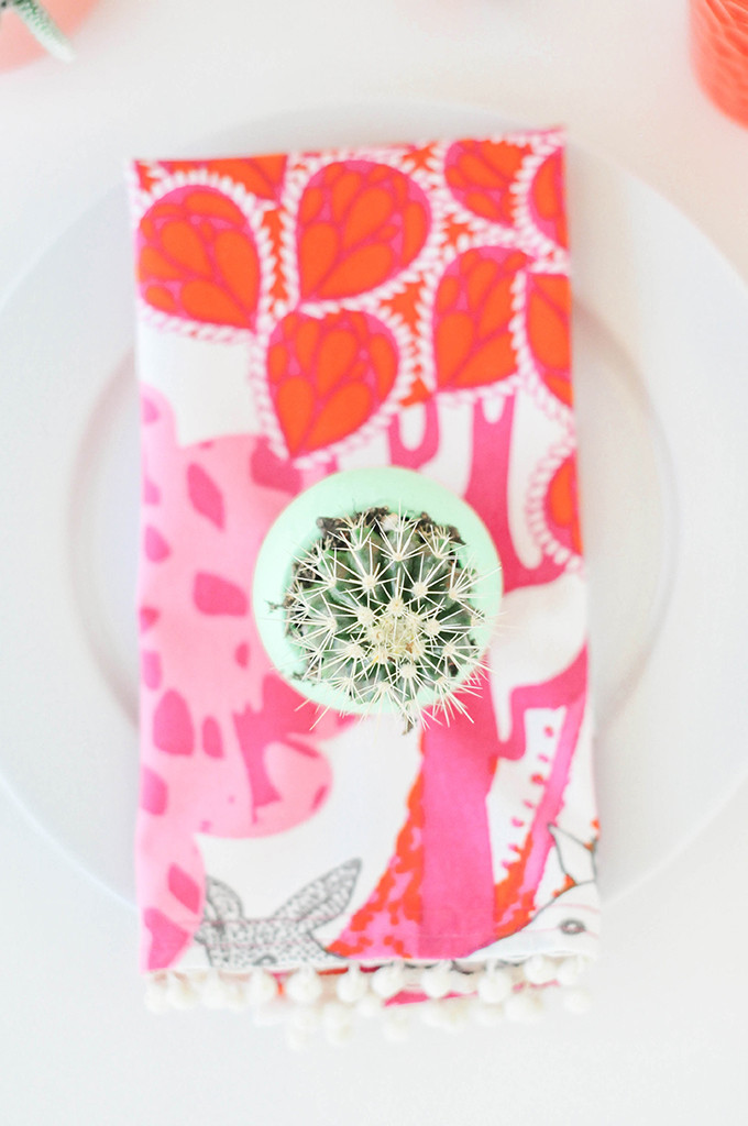 DIY Pom Pom Dinner Napkins