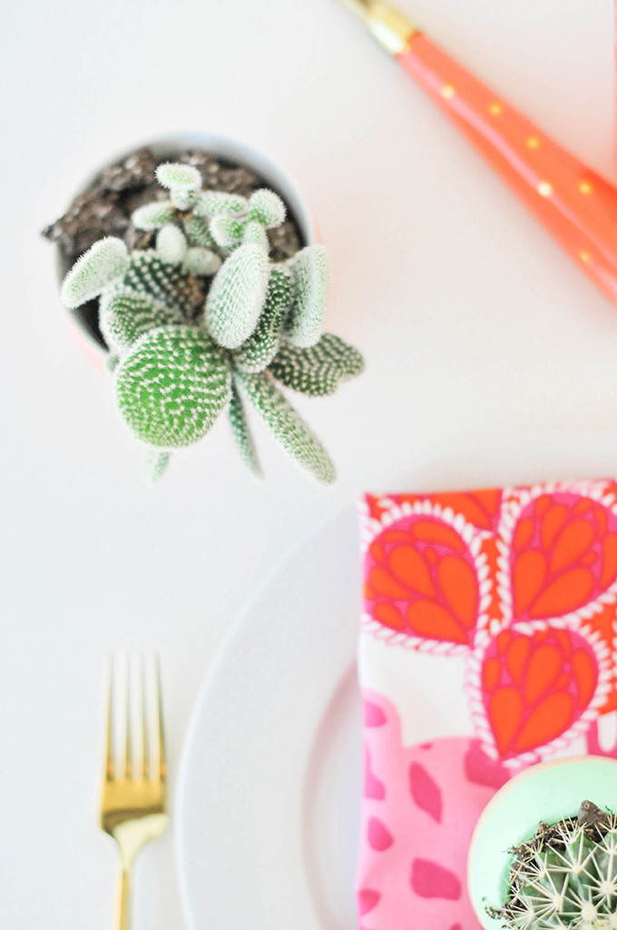 DIY Pom Pom Dinner Napkins