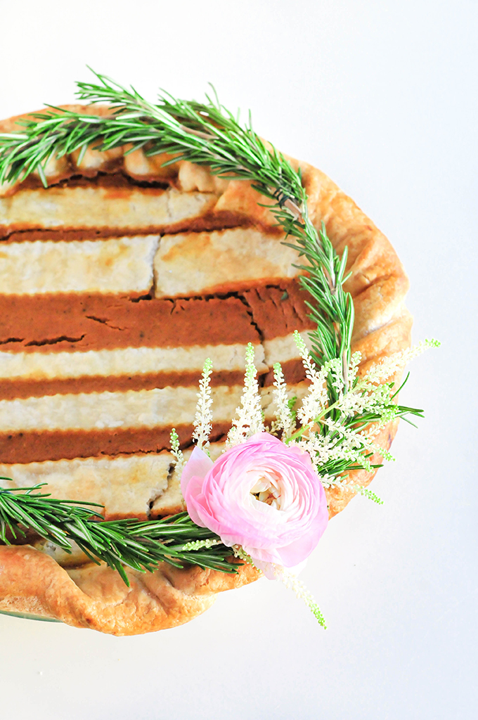 DIY Holiday Pie Crusts by @theproperblog