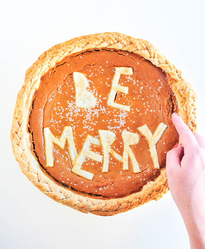 DIY Holiday Pie Crusts by @theproperblog