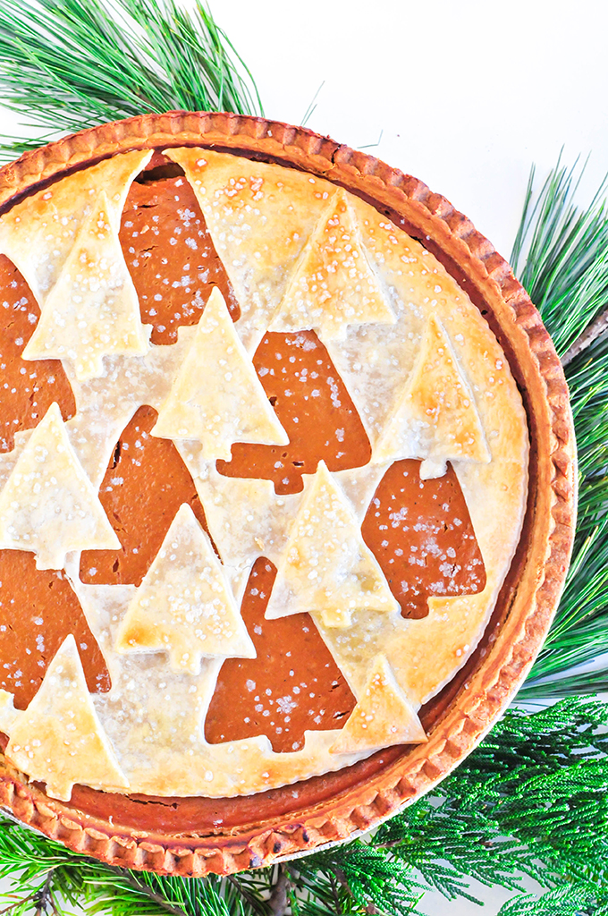 DIY Holiday Pie Crusts by @theproperblog