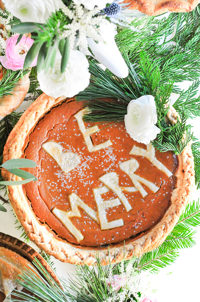 DIY Holiday Pie Crust Designs by @theproperblog