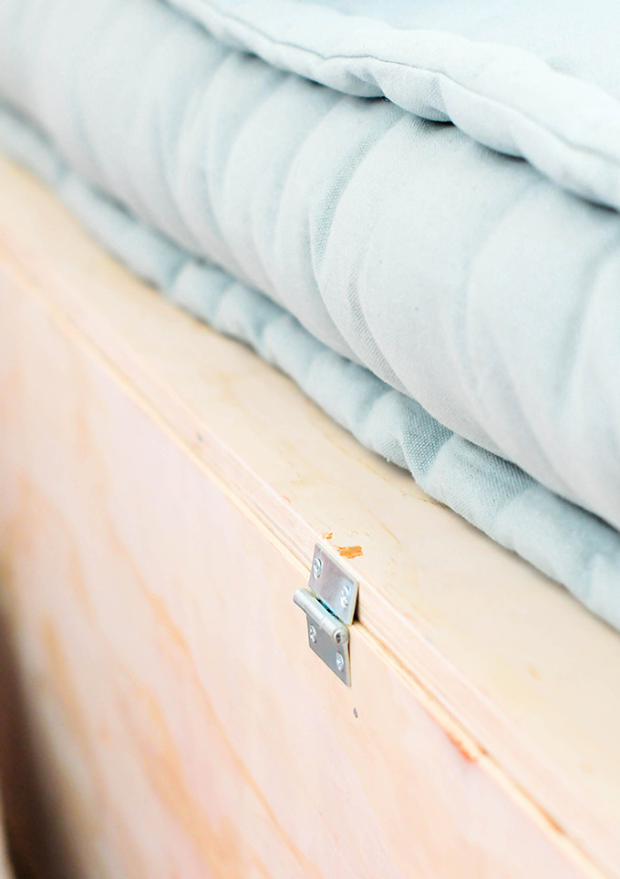 DIY Minimalist Storage Daybed 