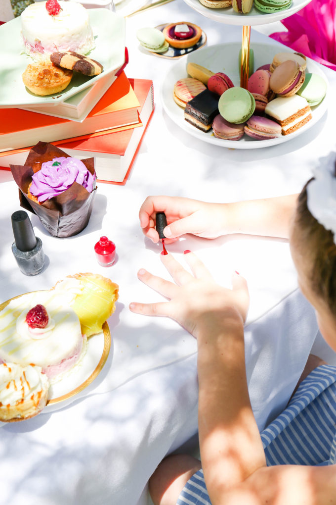 Alice In Wonderland Tea Party by @theproperblog