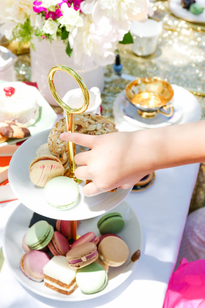 Alice In Wonderland Tea Party by @theproperblog