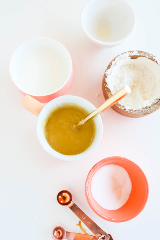 Lemon Olive Oil Mug Cake || www.theproperblog.com