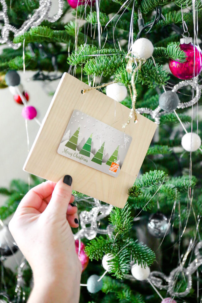 DIY Gift Card Holders To Hang From The Tree