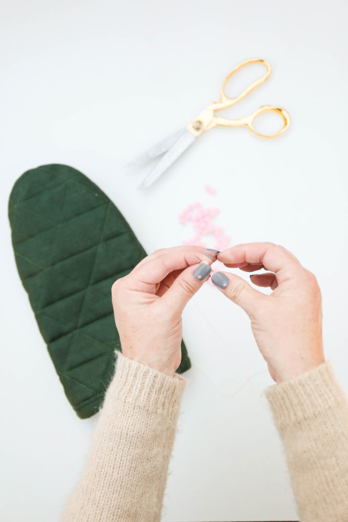 diy pom pom oven mitts