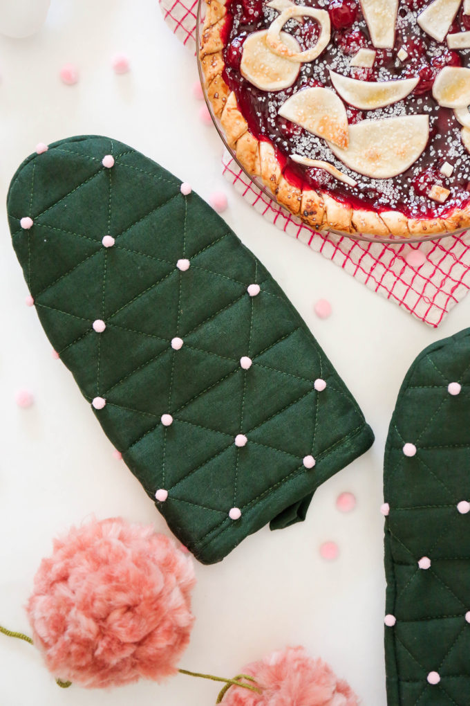 diy pom pom oven mitts