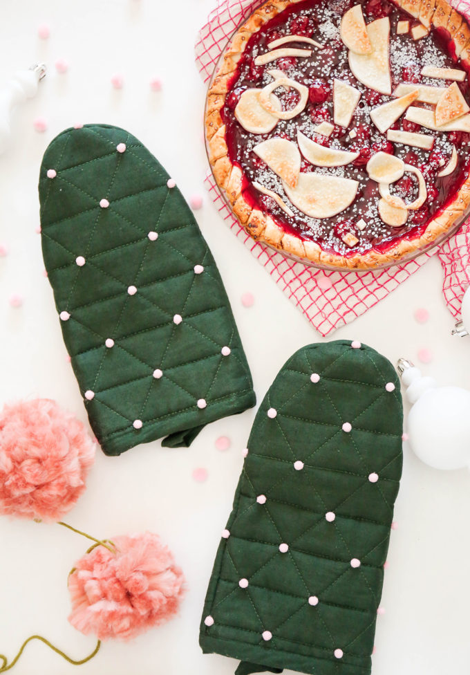 diy pom pom oven mitts