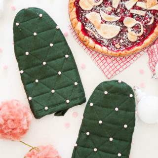 diy pom pom oven mitts