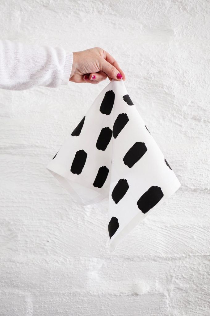 MakeIt \\ DIY Abstract Napkins with Simple Iron-On Patterns 