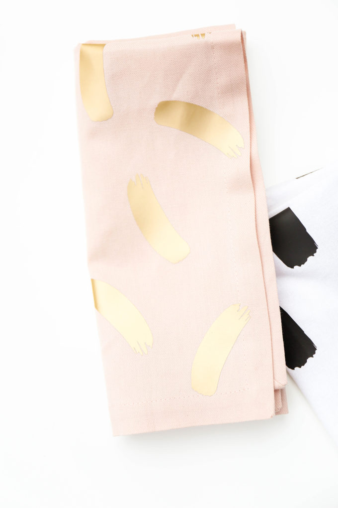 MakeIt \\ DIY Abstract Napkins with Simple Iron-On Patterns 