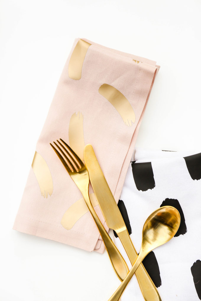 MakeIt \\ DIY Abstract Napkins with Simple Iron-On Patterns 