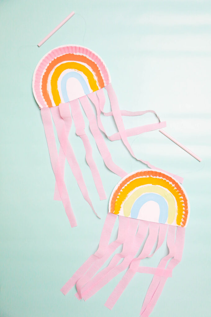 Kid Crafts \\ DIY Paper Plate Rainbow String Puppet