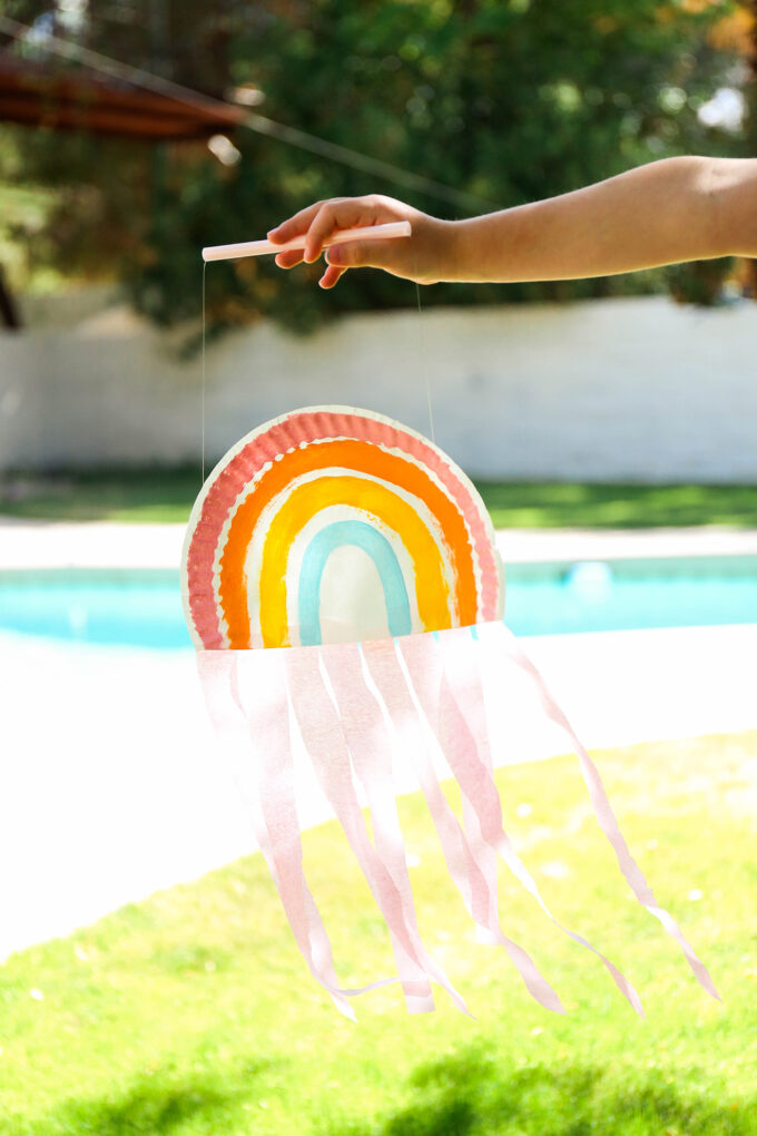 Kid Crafts \\ DIY Paper Plate Rainbow String Puppet