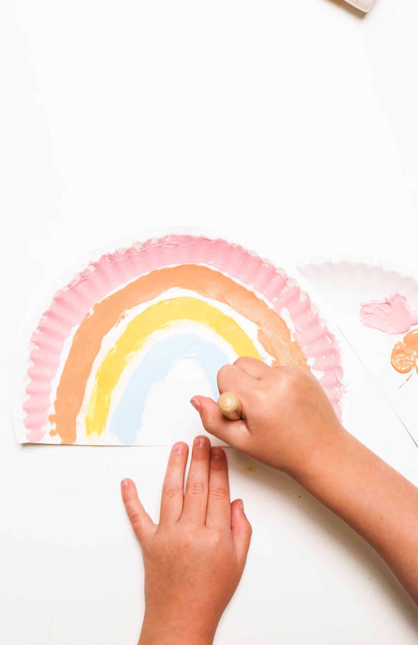 painting paper plate rainbow